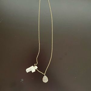 Kendra Scott necklace